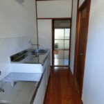 玄関より アゼリアハイツ202号室